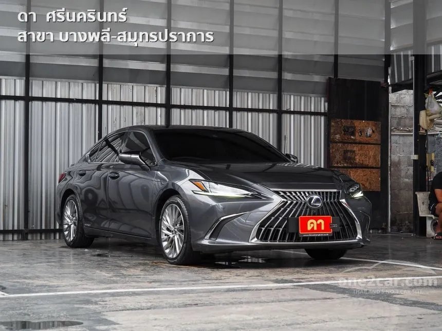 2022 Lexus ES300h Grand Luxury Sedan