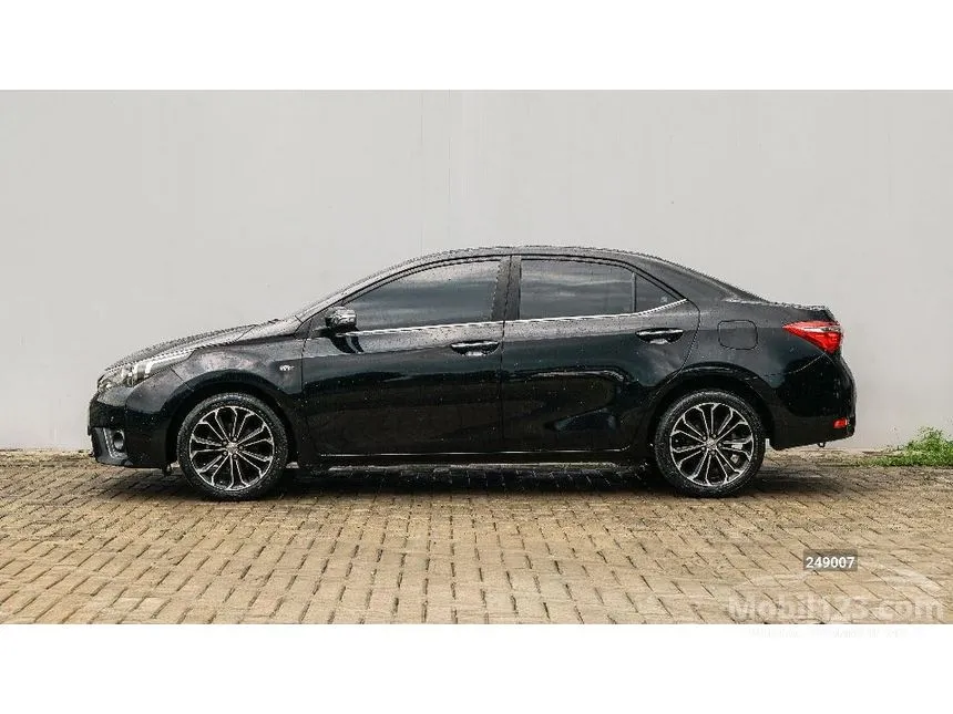 2015 Toyota Corolla Altis V Sedan
