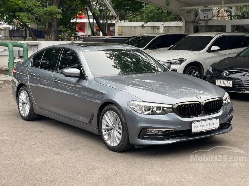 Jual Mobil BMW 530i 2018 Luxury 2.0 di DKI Jakarta Automatic Sedan Abu