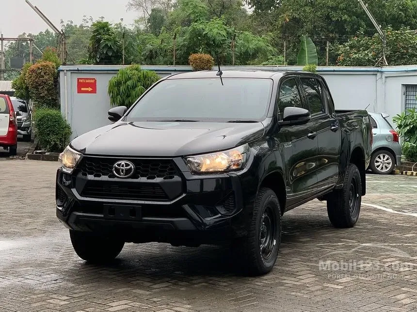 2025 Toyota Hilux E Double Cab 4X4 Pickup