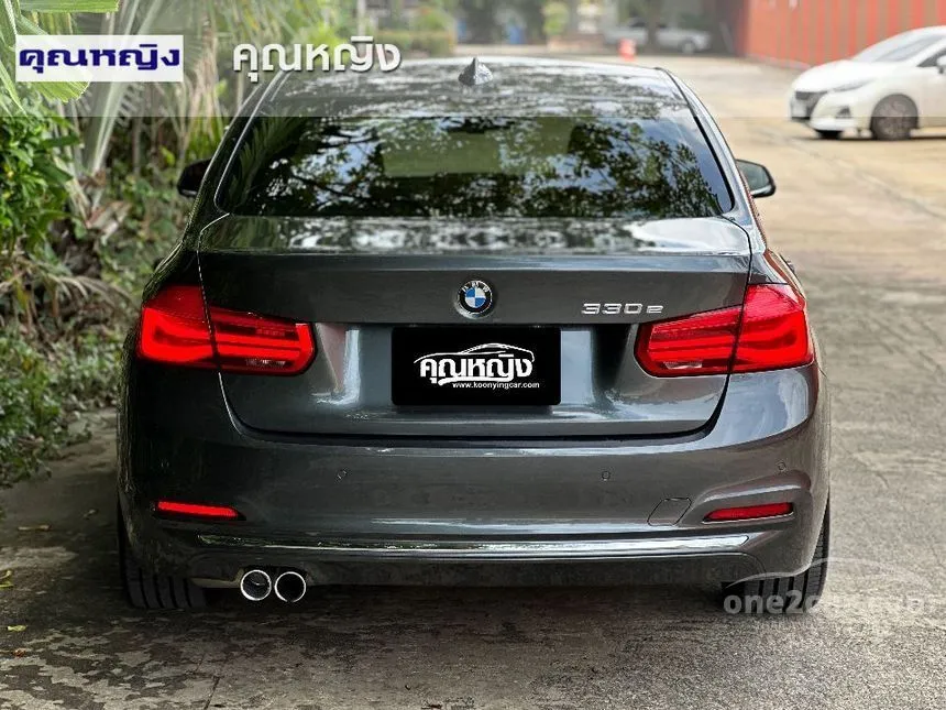2016 BMW 330e Luxury Sedan