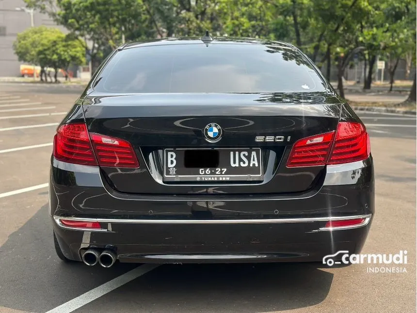 2016 BMW 520i Luxury Sedan