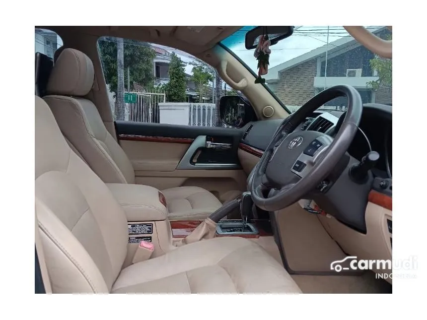 2012 Toyota Land Cruiser 200 Full spec SUV