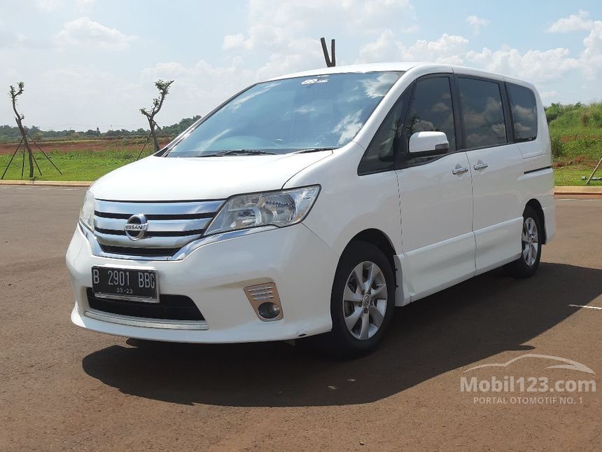 Nissan serena 2013