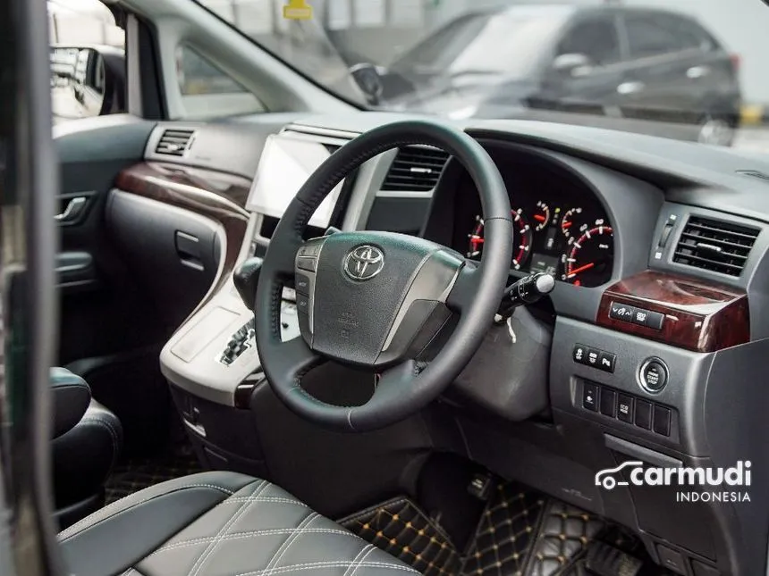 2012 Toyota Vellfire Z MPV