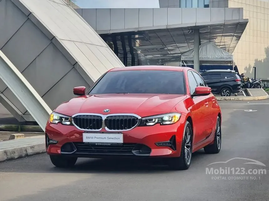 Jual Mobil BMW 320i 2022 Dynamic 2.0 di DKI Jakarta Automatic Sedan Merah Rp 739.000.000