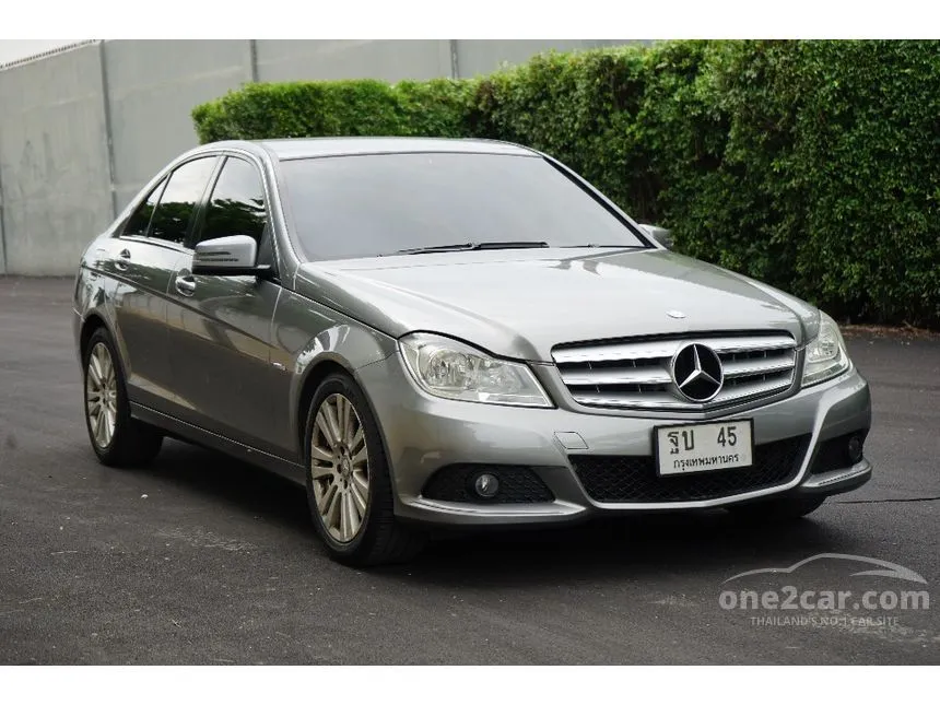 2012 Mercedes-Benz C200 CGI Elegance BlueEFFICIENCY Sedan