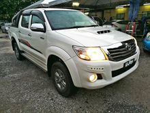 (Actual Year Made 2015) Toyota Hilux 2.5 G (A) One Owner Navigation System GPS Touch Screen Leather Seat Reverse Camera