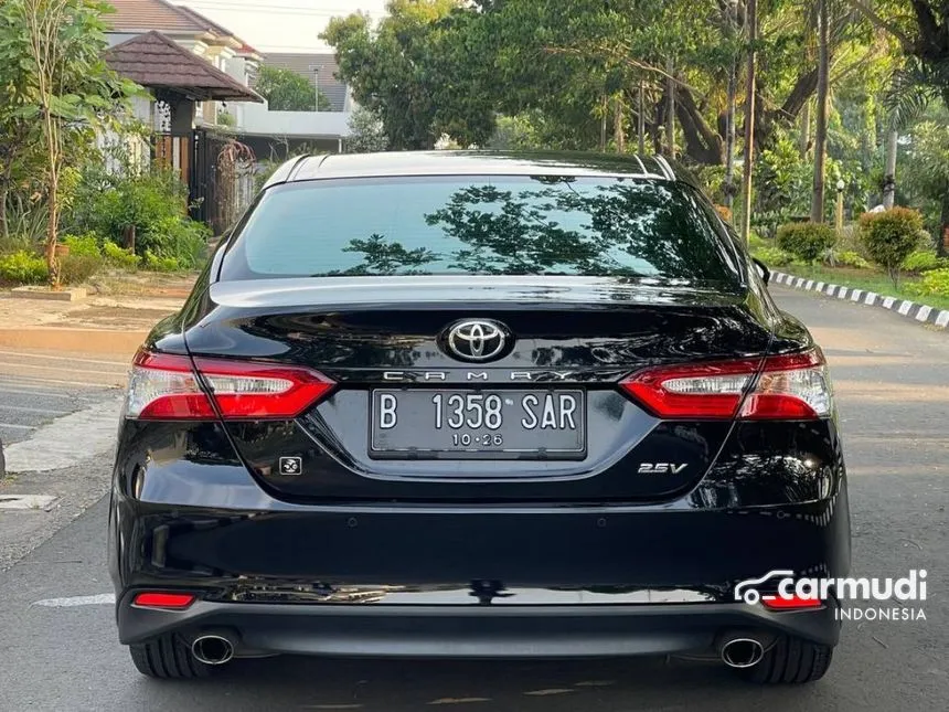 2021 Toyota Camry V Sedan