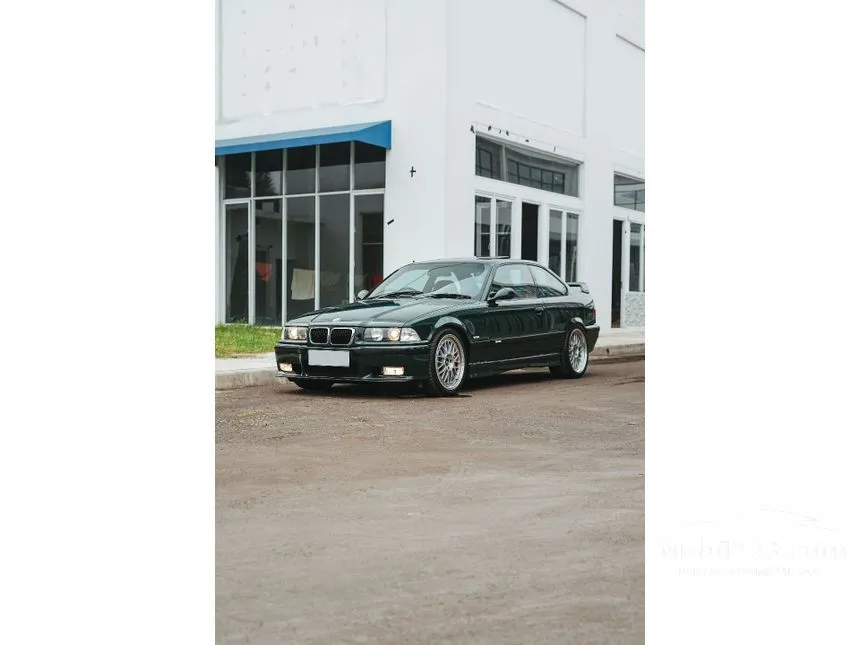 1993 BMW 318i Sedan