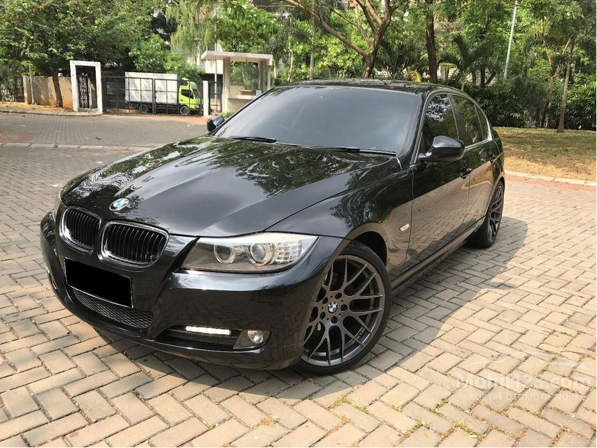  Jual  Mobil  BMW  320i  2010 Business Edition 2 0 di DKI 