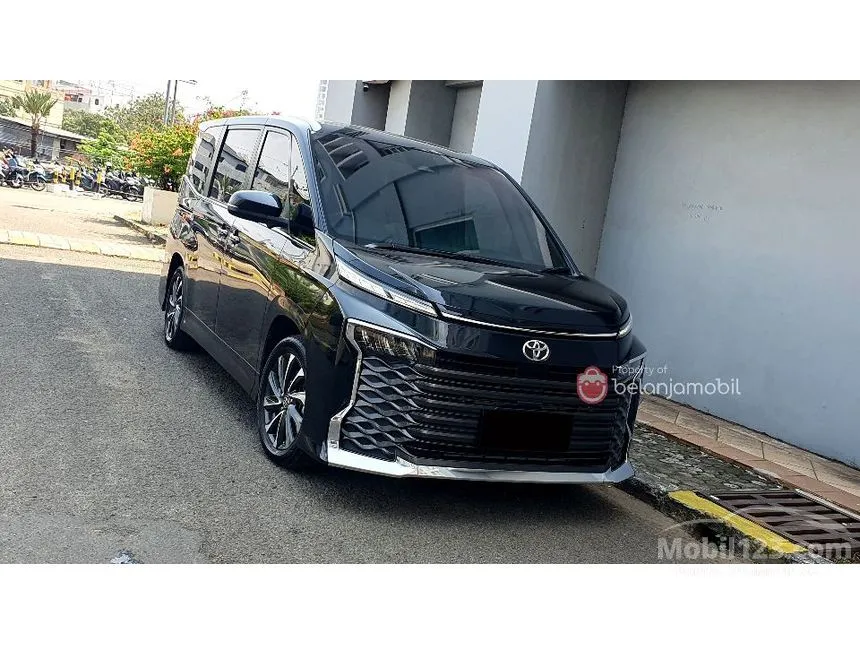 2022 Toyota Voxy MPV