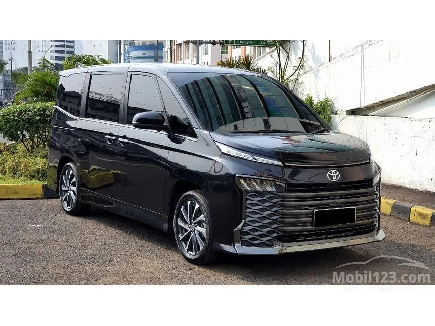 Jual Mobil Toyota Voxy 2022 2.0 di DKI Jakarta Automatic Wagon Ungu Rp 495.000.000