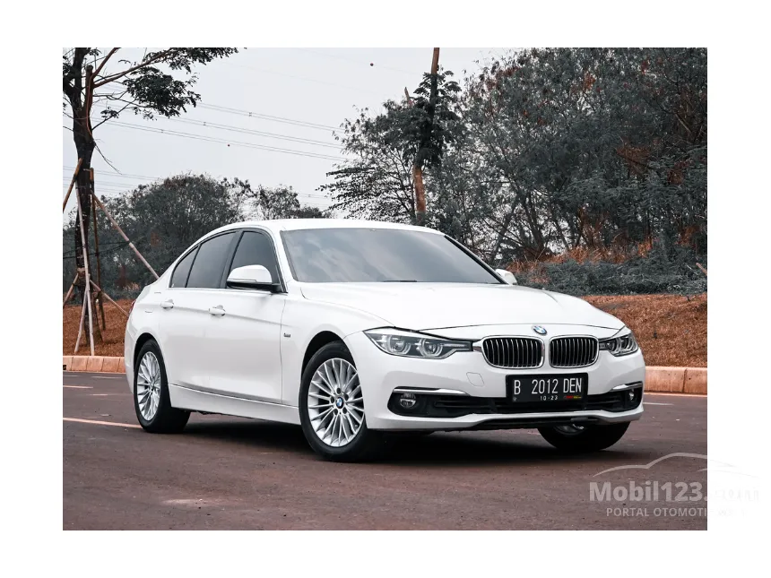 Jual Mobil BMW 320i 2018 Luxury 2.0 di Banten Automatic Sedan Putih Rp 438.000.000