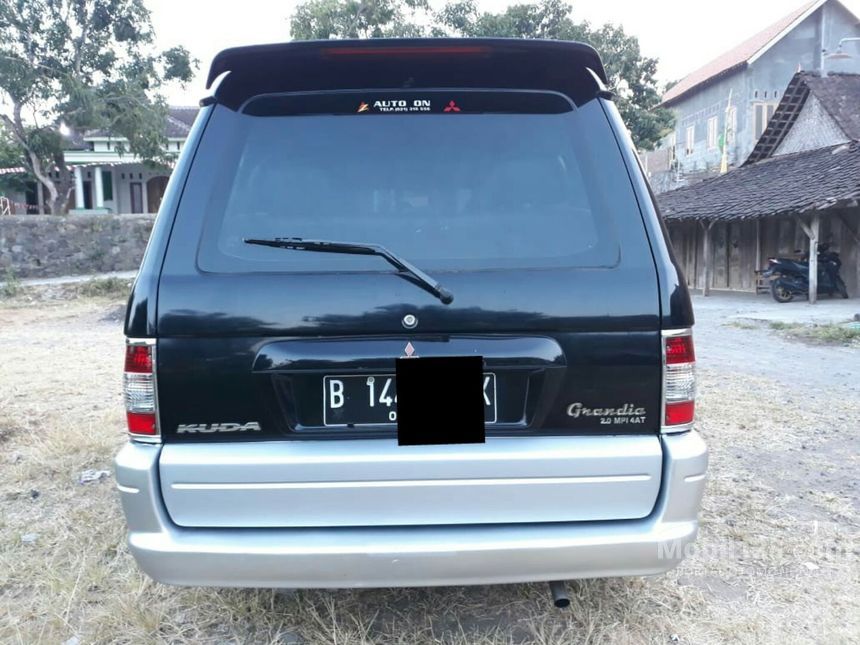 Jual Mobil Mitsubishi Kuda 2004 Grandia 2.0 di Jawa Tengah 