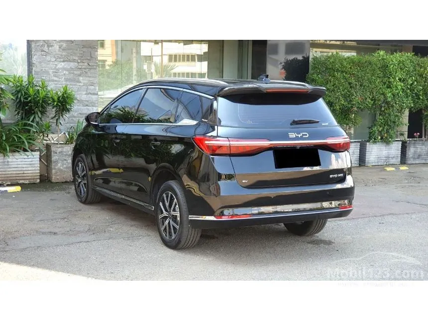 2025 BYD M6 Superior Captain 6 Seater MPV