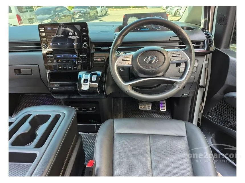 2022 Hyundai Staria Premium Van