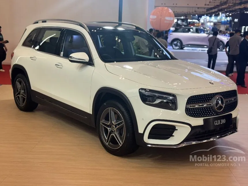 2025 Mercedes-Benz GLB200 AMG Line SUV