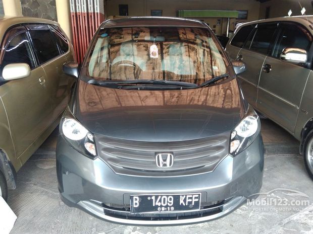  Honda  Freed  Mobil  bekas  dijual  di Jawa  tengah  Indonesia 