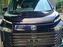 Ready premium Color Toyota Voxy 2,0 AT