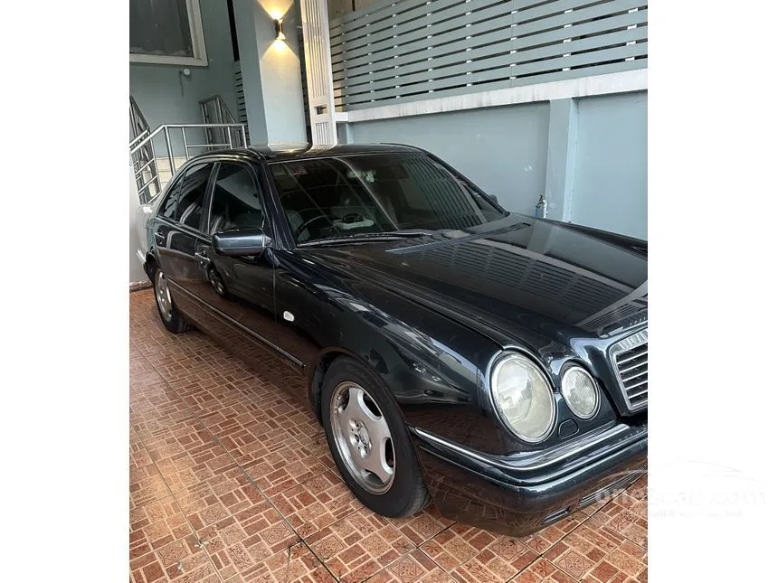 1997 Mercedes-Benz E230 Avantgarde Sedan