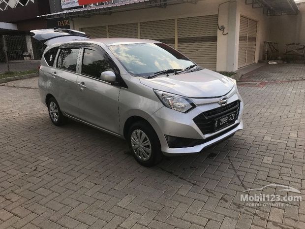 Daihatsu Sigra Mobil  bekas  dijual di  Banten  Indonesia 