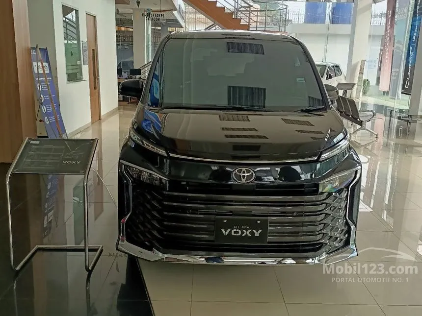 Jual Mobil Toyota Voxy 2024 2.0 di Banten Automatic Van Wagon Hitam Rp 600.000.000