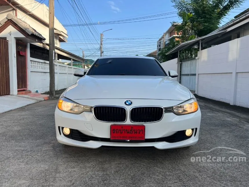 2013 BMW 320i Luxury Sedan