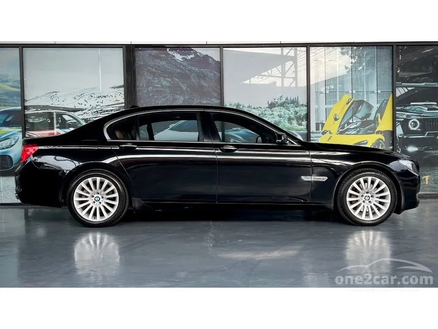 2013 BMW 740Li Sedan