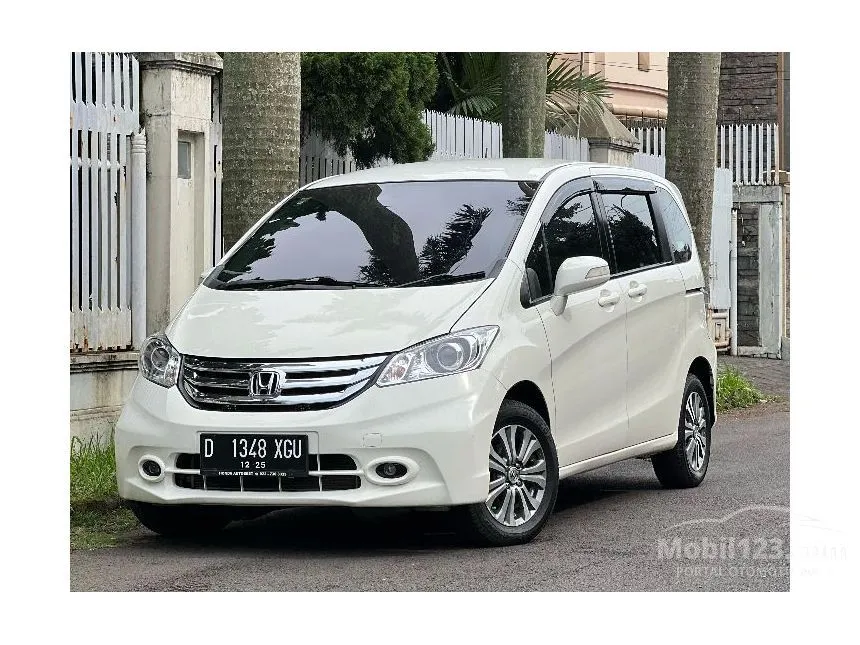 Jual Mobil Honda Freed 2015 E 1.5 di Jawa Barat Automatic MPV Putih Rp 199.000.000