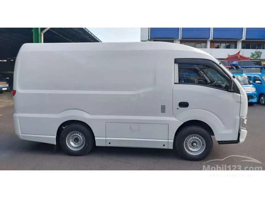 2025 Isuzu Traga Blindvan Van