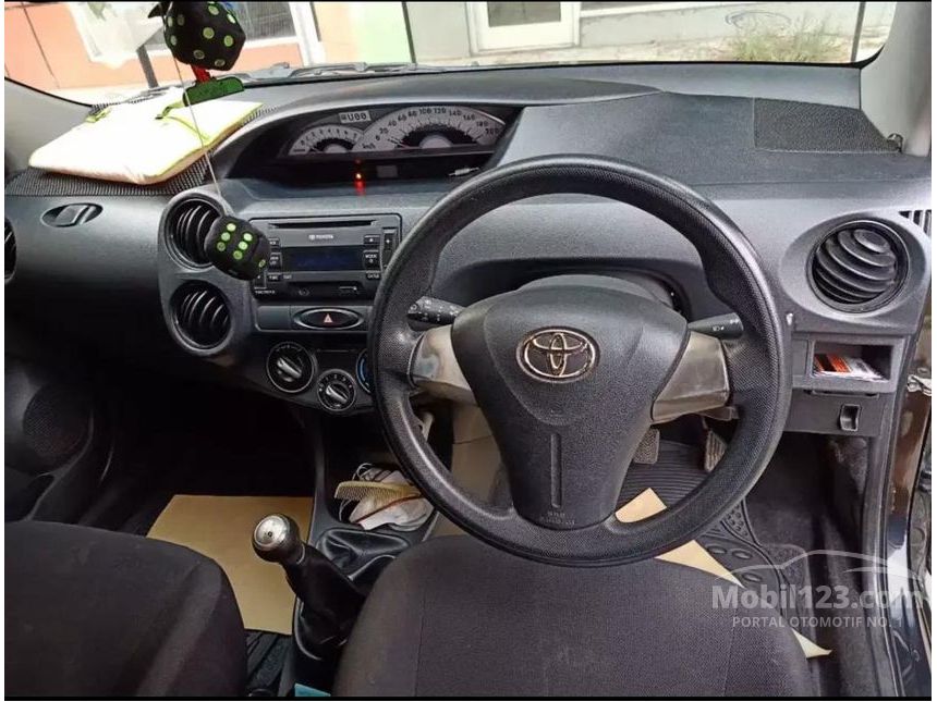 2014 Toyota Etios Valco E Hatchback