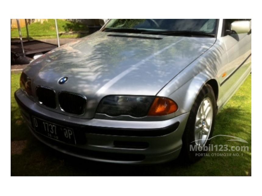 2001 BMW 318i Sedan