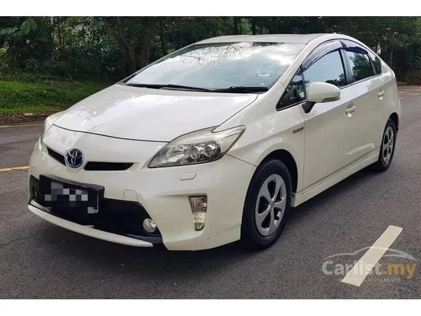 2013 Toyota Prius Hybrid Luxury Hatchback