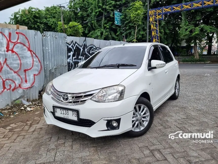 2014 Toyota Etios Valco G Hatchback