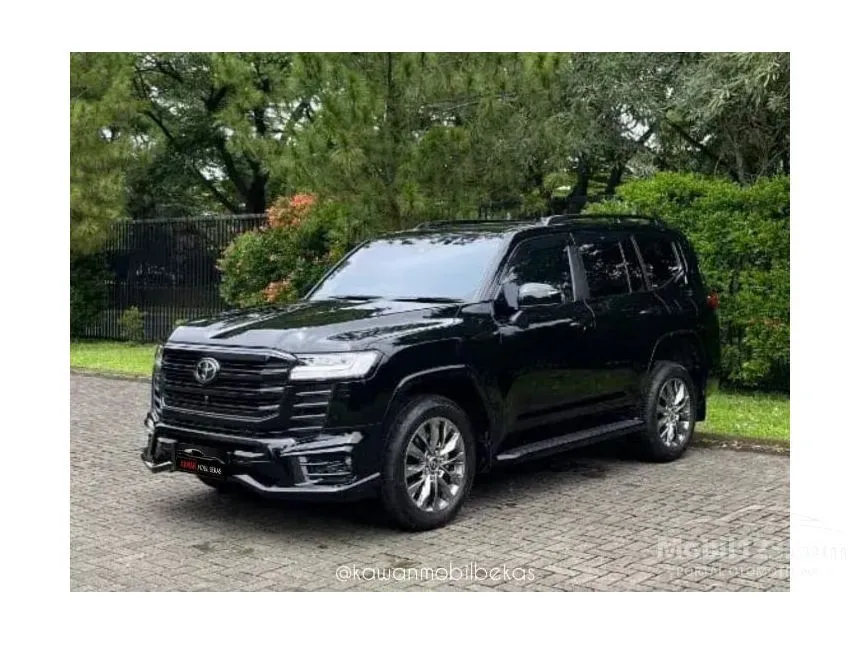 Jual Mobil Toyota Land Cruiser 2023 300 VX