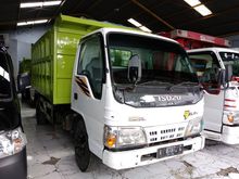 2015 Isuzu Elf 4.6 Trucks Dum Dump dijual di malang