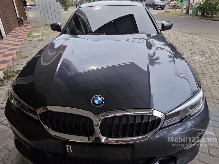 Jual Mobil BMW 320i 2020 Sport 2.0 di Banten Automatic Sedan Abu