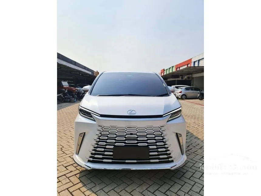 2023 Lexus LM 350h 4 Seater MPV