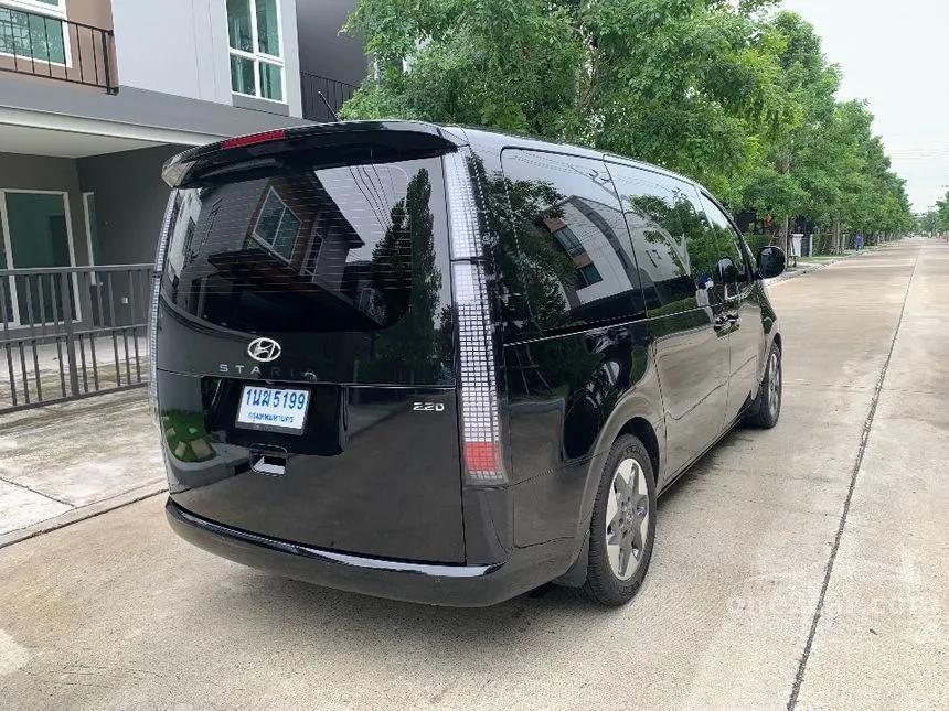 2022 Hyundai Staria SEL Van