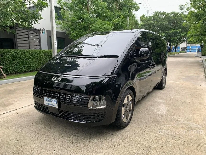 2022 Hyundai Staria SEL Van