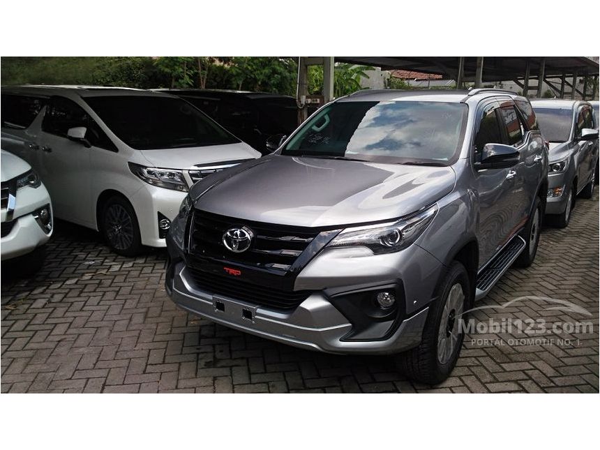 Jual Mobil Toyota Fortuner 2018 TRD 2.4 di Jawa Timur 