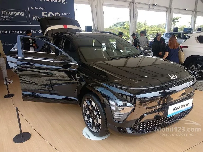 Jual Mobil Hyundai Kona 2024 Electric Long Range Signature di DKI Jakarta Automatic Wagon Hitam Rp 443.350.000