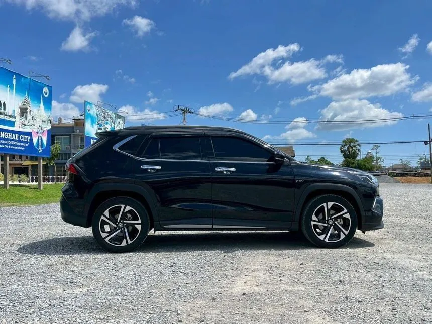 2023 Toyota Yaris Cross HEV Premium Luxury SUV