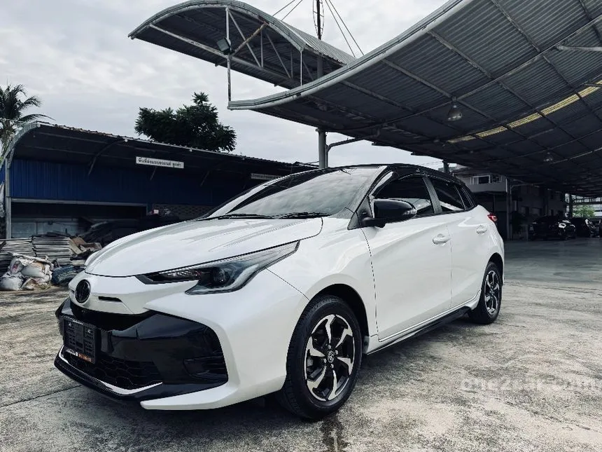 2024 Toyota YARIS Premium Hatchback