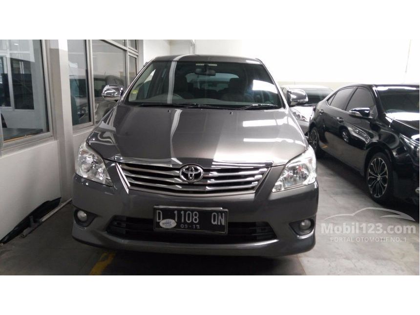 Foto Mobil Kijang Innova Bekas - Gambar 08