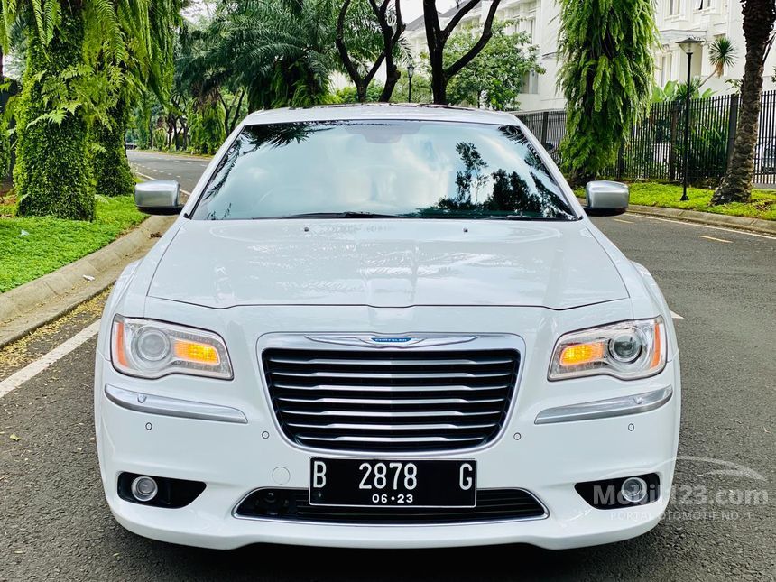 Jual Mobil Chrysler 300C 2012 SRT8 6.4 Di Banten Automatic Sedan Putih ...