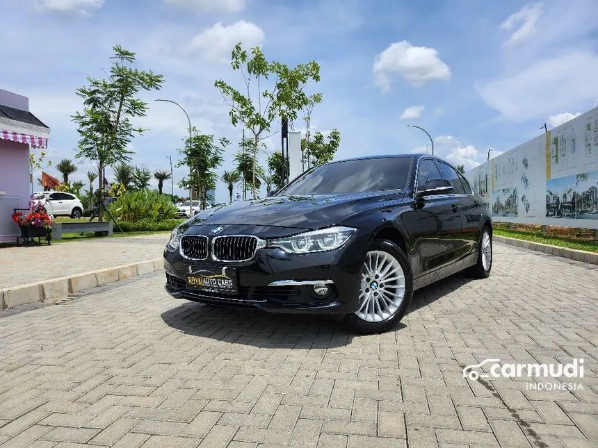 2018 BMW 320i Luxury Sedan