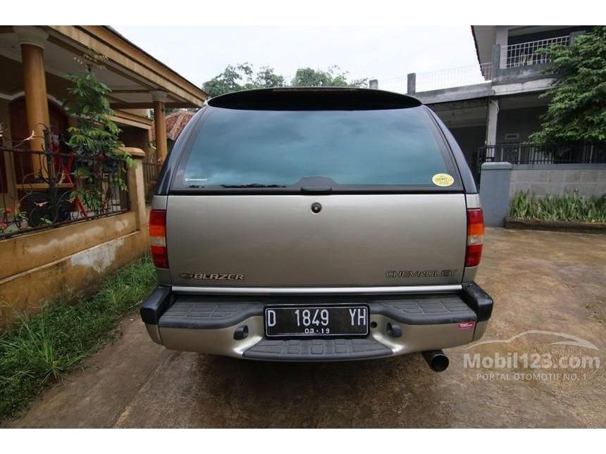 Jual Mobil  Chevrolet  Blazer  2003 Montera  LN 2 2 di Jawa 