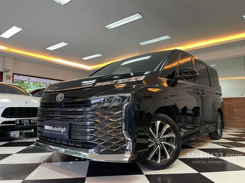 Jual Mobil Toyota Voxy 2023 2.0 di DKI Jakarta Automatic Van Wagon Hitam Rp 550.000.000